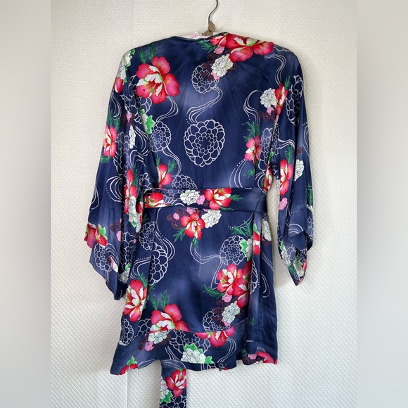 Vintage Victoria Secret Silk Robe - Picture 7 of 11